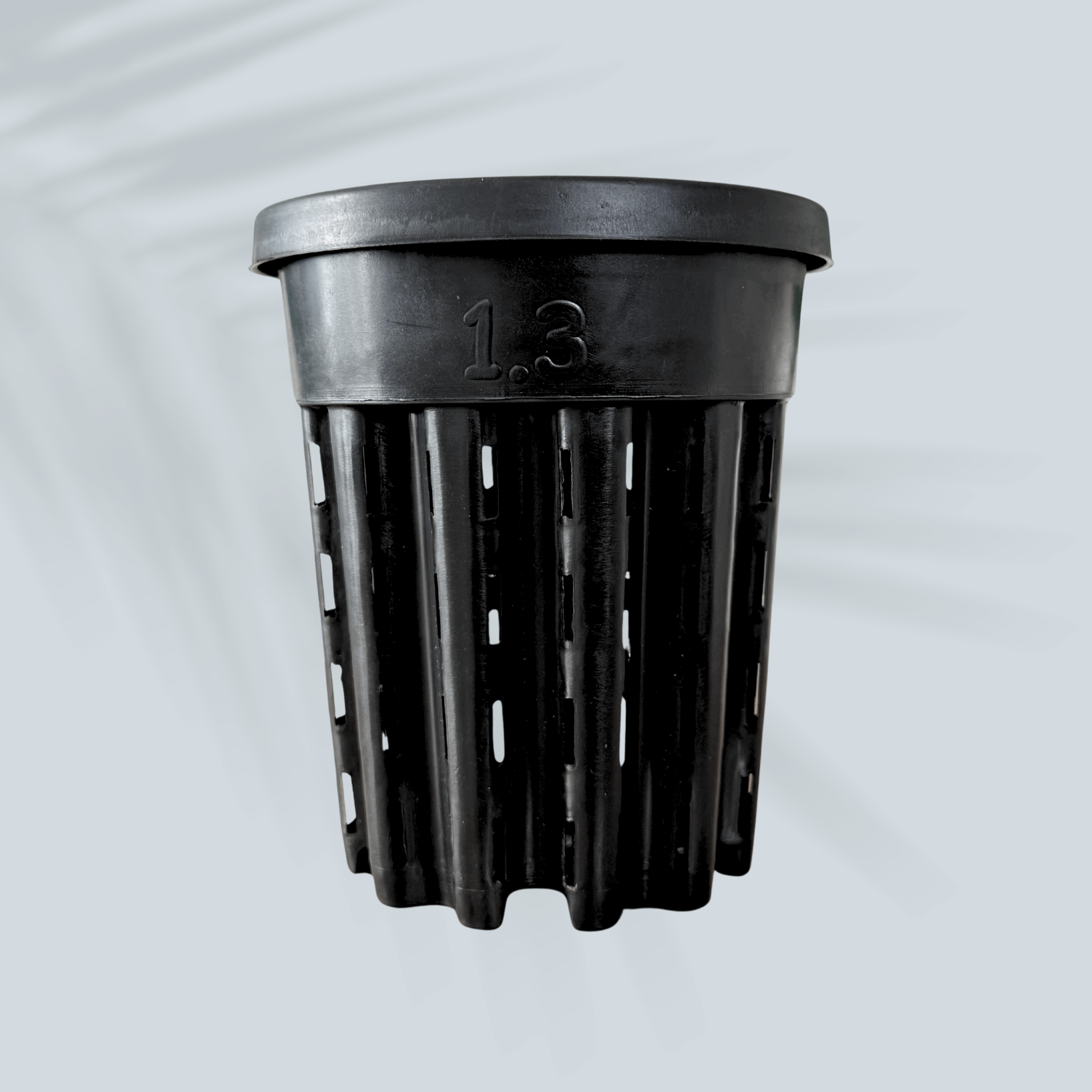 Maceta Negra 1.3 Lts. (Diámetro: 14 cm.)
